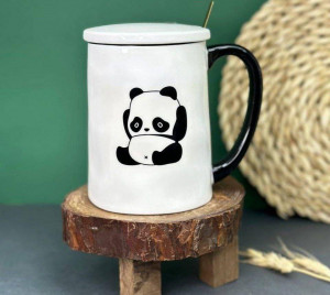 ماگ بزرگ درب دار با طرح پاندا همراه قاشق 350 میلی لیتر