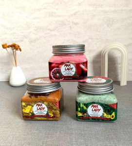 اسکراب شنی بدن مکس لیدی – لایه‌برداری عمیق و روشن‌کننده پوست