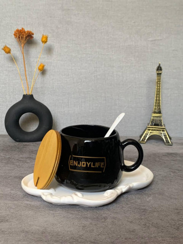 Black mug with wooden lid and spoon