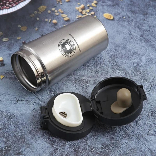 Double-walled thermal steel travel mug with lockable lid