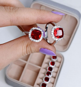 انگشتر دخترونه نگین مربعی قرمز 