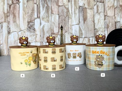 Fancy mug with bee bear design and silicone lid